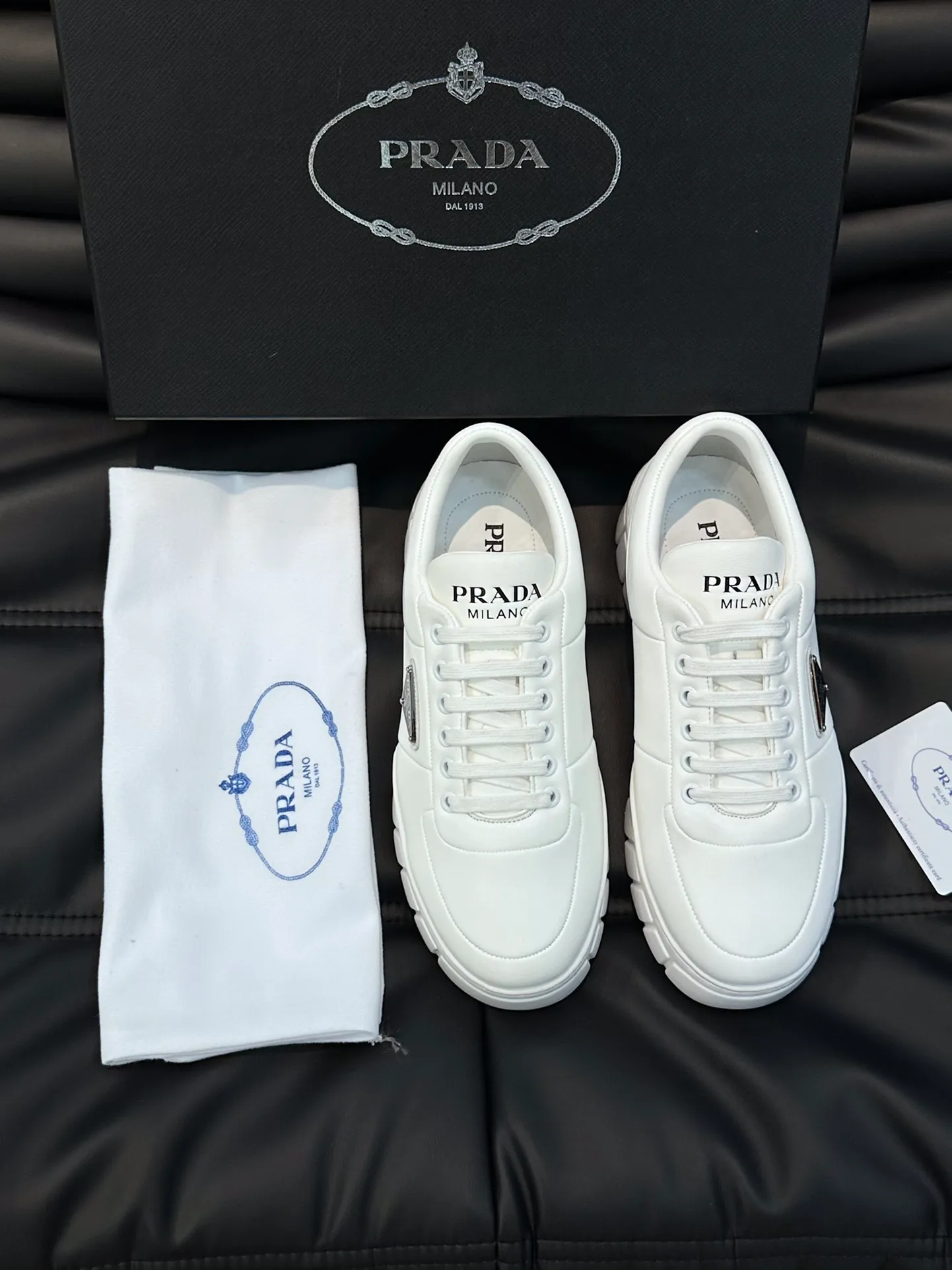 Men's shoes 💰p400 "Men's shoes 💰pRAD*" Men's shoes 💰prad* high-end men's thick-soled casual sports shoes, the details are perfectly replica of the original version, made of imported matte cowhide, full of texture, full calfskin lining, breathable and comfortable, men's shoes 💰p's classic black and white enamel metal logo decoration, all interpreting the brand style Genuine leather tongue Men's shoes on the tongue and heel 💰pRADA letter badges are embellished to show the brand style. Lightweight concave and convex pattern rubber outsole. Lightweight and increased by about 4CM. Excellent foot feel. Comfortable and breathable. Comes with original packaging. Size: 38-44